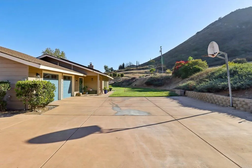 https://cdn.realtyfeed.com/cdn/127/306586040/c8729232f3c4703478a830f0d1516c1f.webp