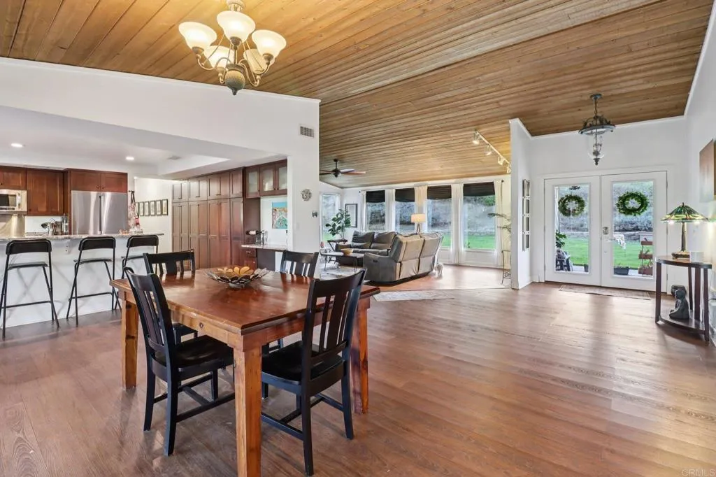 https://cdn.realtyfeed.com/cdn/127/306586040/e2f928636276a9fda6ca7f69a2fcdc58.webp