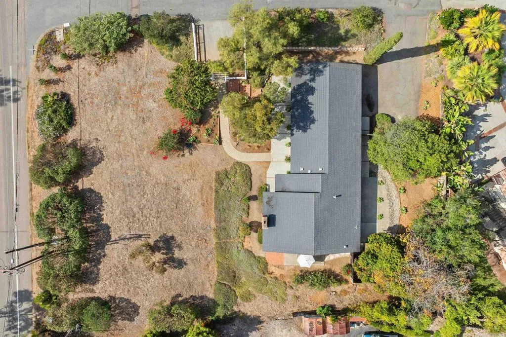 https://cdn.realtyfeed.com/cdn/127/306586081/b909a030ef084b6212228d160fd4c91e.webp