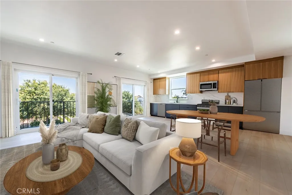 Los Angeles, CA 90019