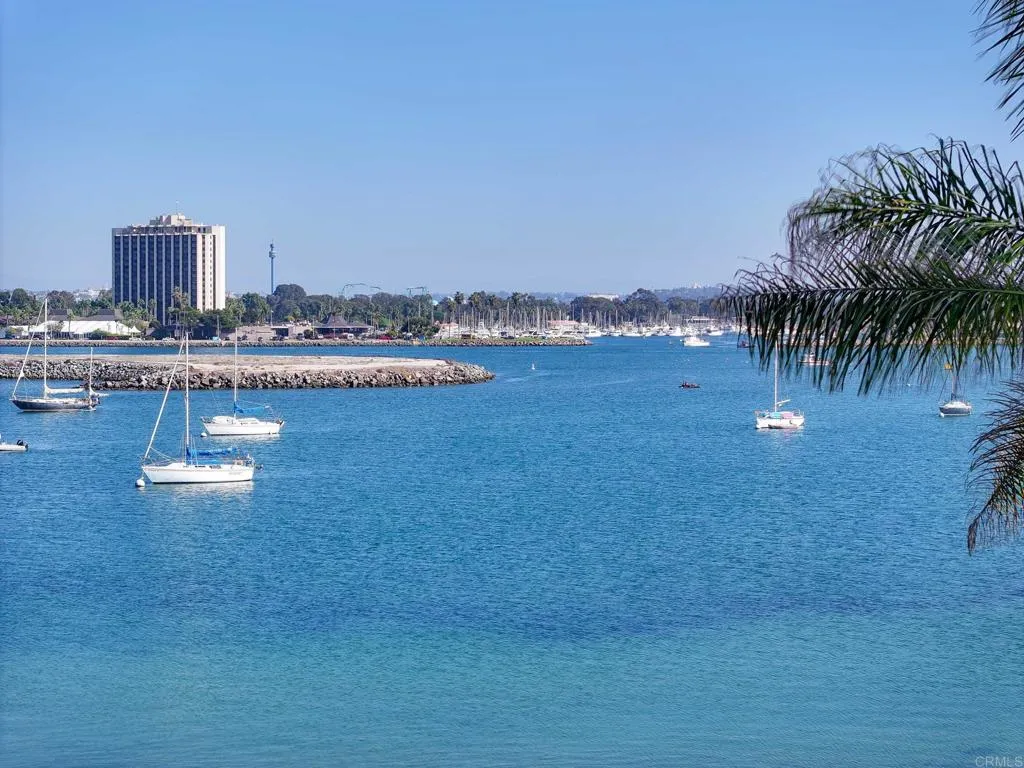 https://cdn.realtyfeed.com/cdn/127/306586311/f825a51861a14ac0d9e682fc8007c3d7.webp