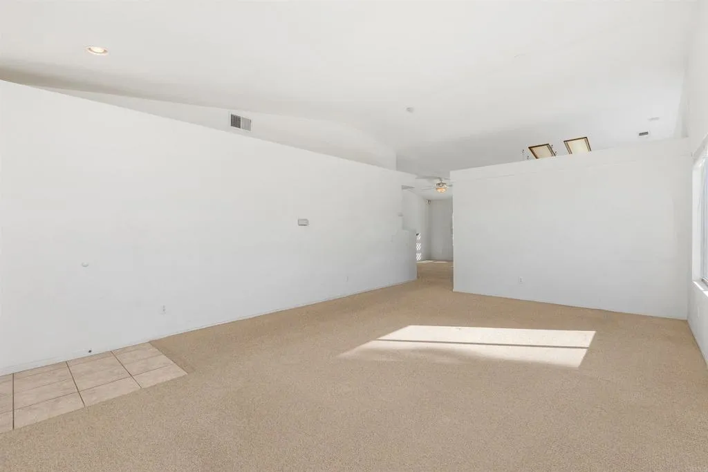 https://cdn.realtyfeed.com/cdn/127/306586338/33d9104d3396017a1af555294f5b52f9.webp
