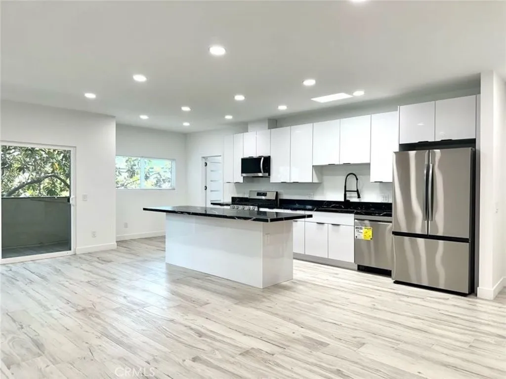 6255 Woodman Avenue Unit 201, Van Nuys, CA 91401