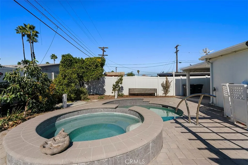 https://cdn.realtyfeed.com/cdn/127/306586381/7c1296f51f40f06276ec9bd87ce578b1.webp