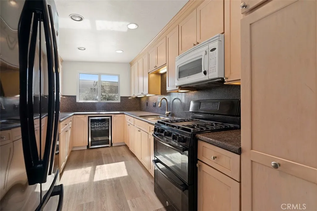 https://cdn.realtyfeed.com/cdn/127/306586381/95db2e88af36d9069bdcb229745c8943.webp