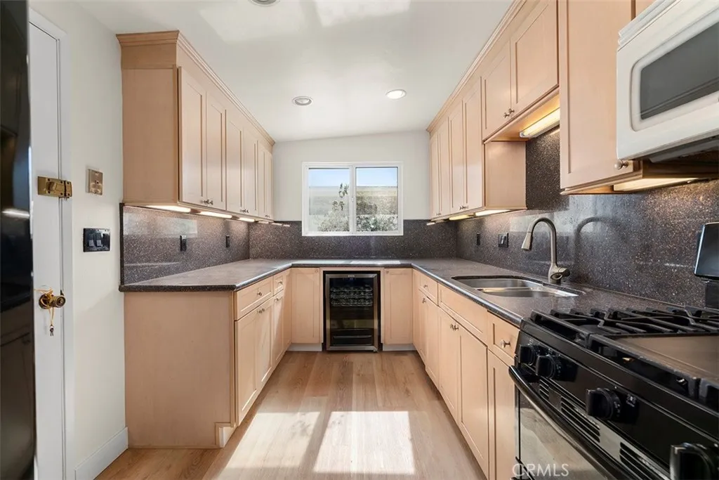 https://cdn.realtyfeed.com/cdn/127/306586381/9e8d81afb09f8643e557681558cae8d9.webp