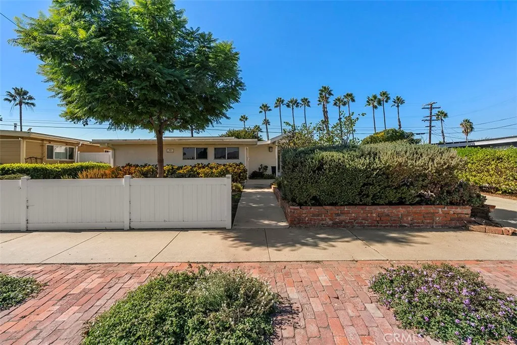 https://cdn.realtyfeed.com/cdn/127/306586381/f276251870d71822e19177631c1ae275.webp