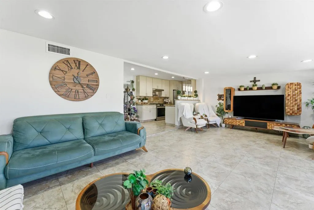 https://cdn.realtyfeed.com/cdn/127/306586395/9695e169242808641abaf7d79559323b.webp