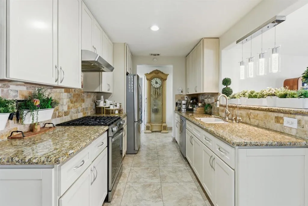 https://cdn.realtyfeed.com/cdn/127/306586395/a8167304cc23426263faf5130188c7af.webp