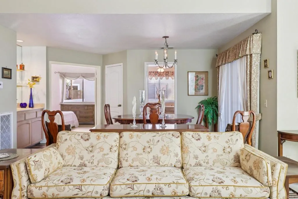 https://cdn.realtyfeed.com/cdn/127/306586396/50040ba37c321813c85cafea058851ae.webp