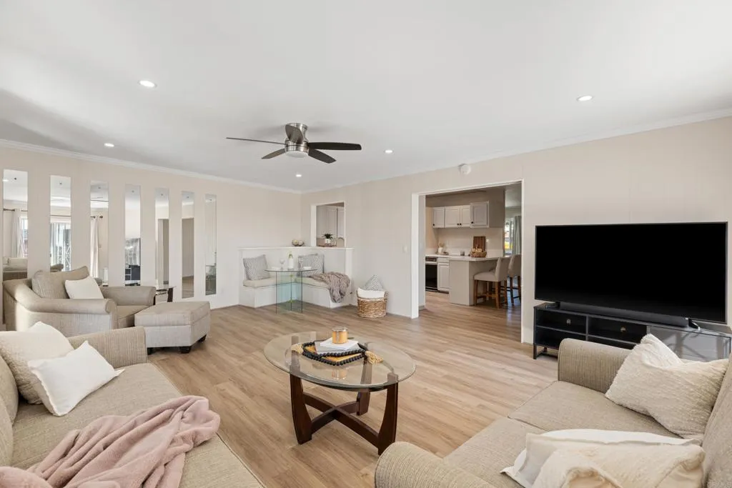 https://cdn.realtyfeed.com/cdn/127/306586672/258967b4f82f2977da7f2821294fd24c.webp