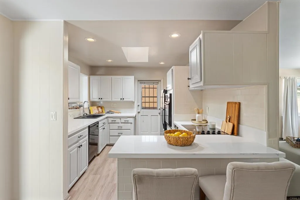 https://cdn.realtyfeed.com/cdn/127/306586672/5b8583cb6167d1816bfa29aca8c55c4b.webp