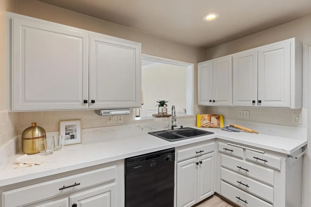 https://cdn.realtyfeed.com/cdn/127/306586672/d65882f0859df20c92594159247711c2.webp
