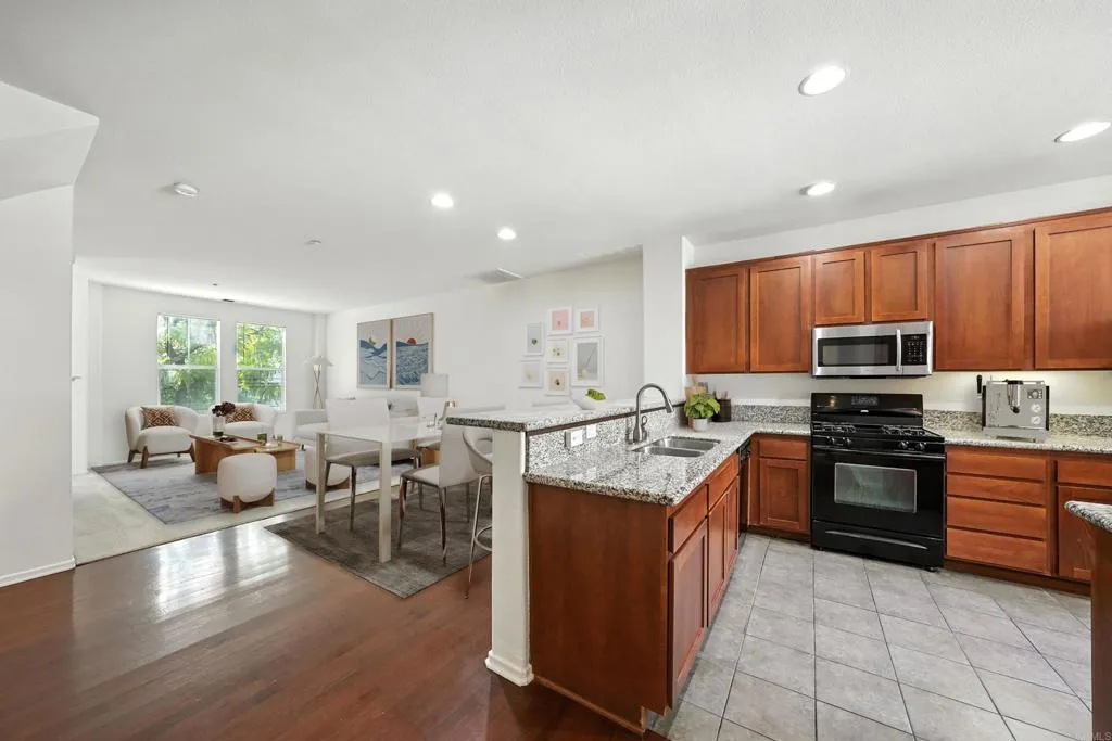 https://cdn.realtyfeed.com/cdn/127/306586774/820f65d7734557f0cd8671c1f8b92421.webp
