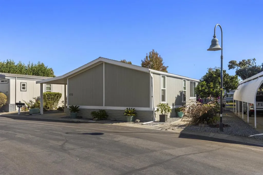 https://cdn.realtyfeed.com/cdn/127/306586832/8fb68c81220c154716a83b7e9b435800.webp