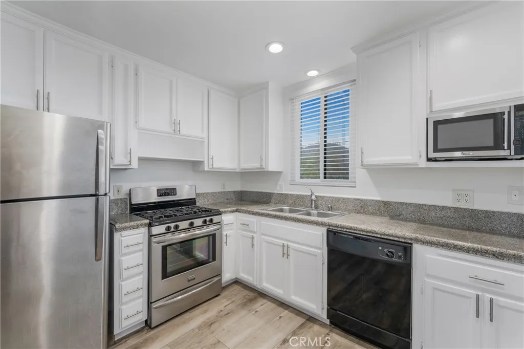 https://cdn.realtyfeed.com/cdn/127/306586998/29a8b5f734f4310d8fef832a3a1a9344.webp