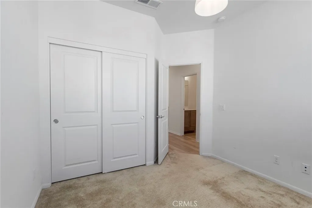 https://cdn.realtyfeed.com/cdn/127/306587343/083a25af99c0c40ae4257fd5a31ee76c.webp