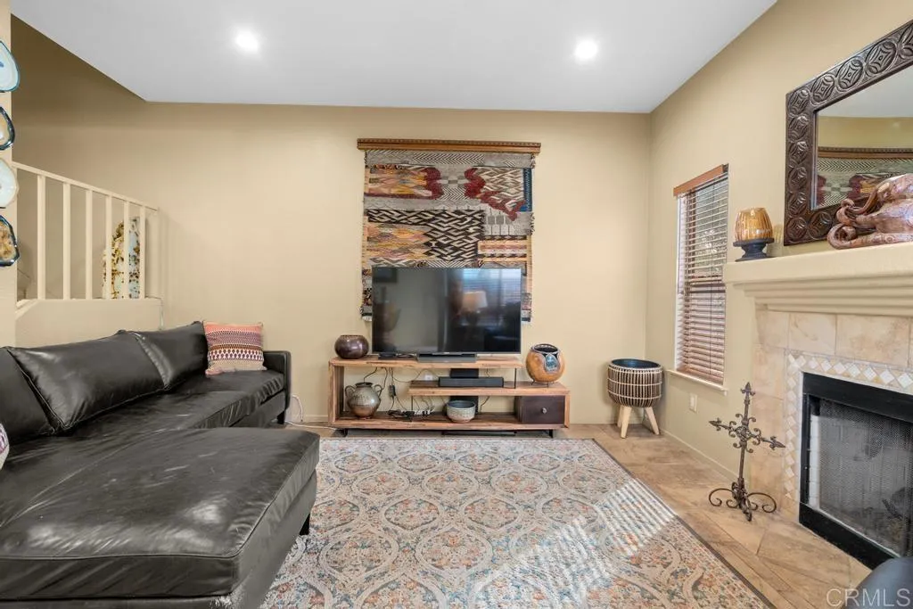 https://cdn.realtyfeed.com/cdn/127/306587371/4df246a5d64cec584bc05caebc15a3d1.webp