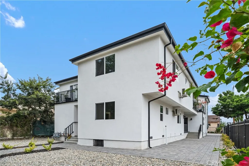 Los Angeles, CA 90011