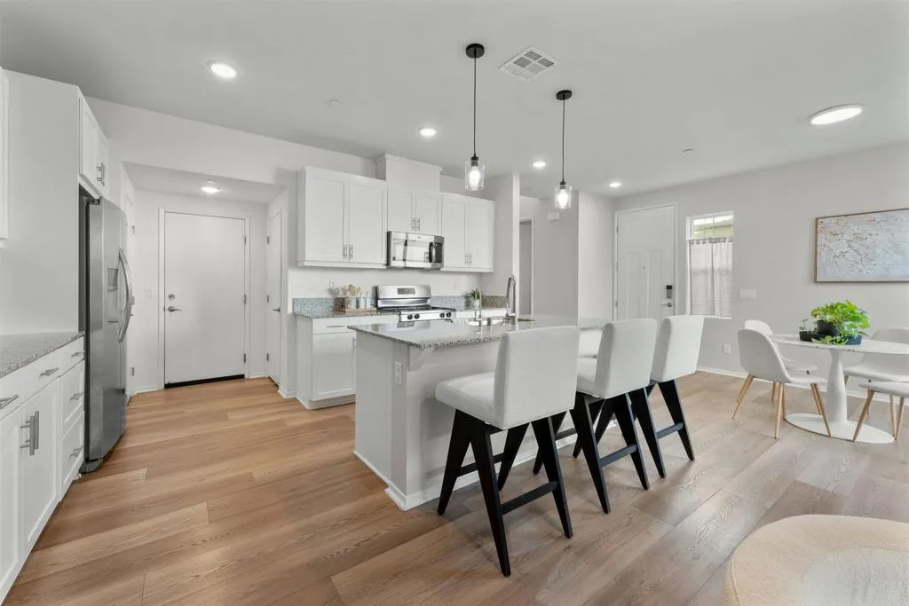 Photo #1: NDP2510796 Listing: Photo #1