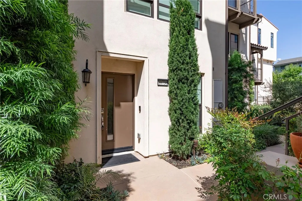 10736 Bloomfield Street, Toluca Lake, CA 91603 - Photo 2 of 32, Toluca Lake, CA