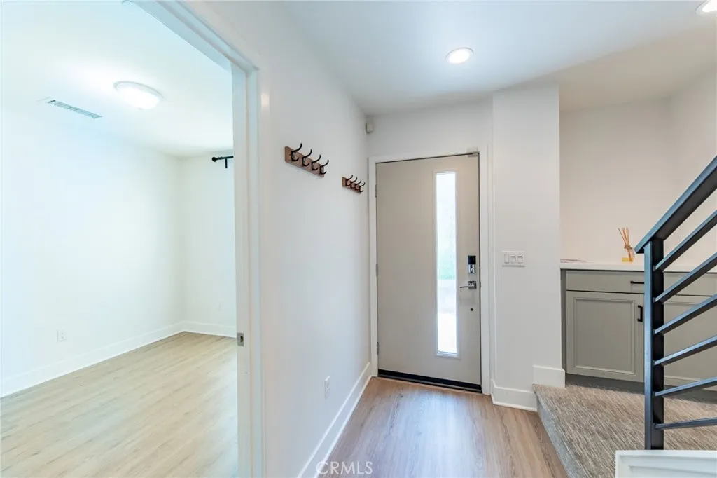 10736 Bloomfield Street, Toluca Lake, CA 91603 - Photo 4 of 32, Toluca Lake, CA