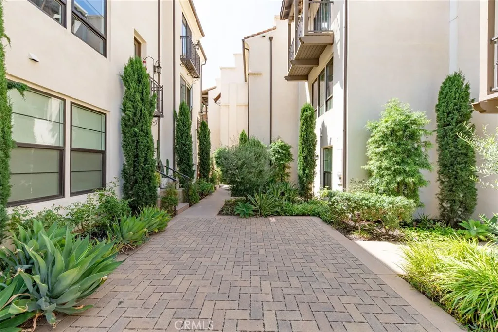 10736 Bloomfield Street, Toluca Lake, CA 91603 - Photo 3 of 32, Toluca Lake, CA