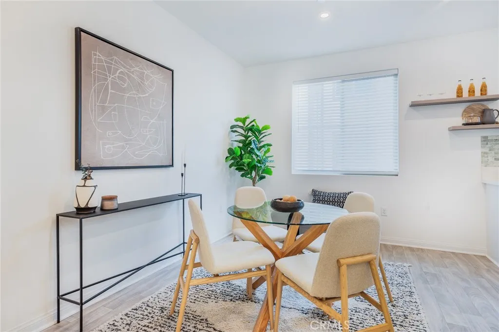 https://cdn.realtyfeed.com/cdn/127/306587556/f49bea8e280905226911c432c281298c.webp