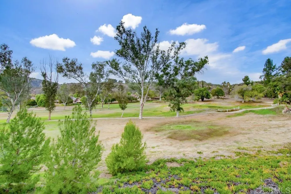 https://cdn.realtyfeed.com/cdn/127/306587609/090b945346dd2a47d938759590a9f69b.webp
