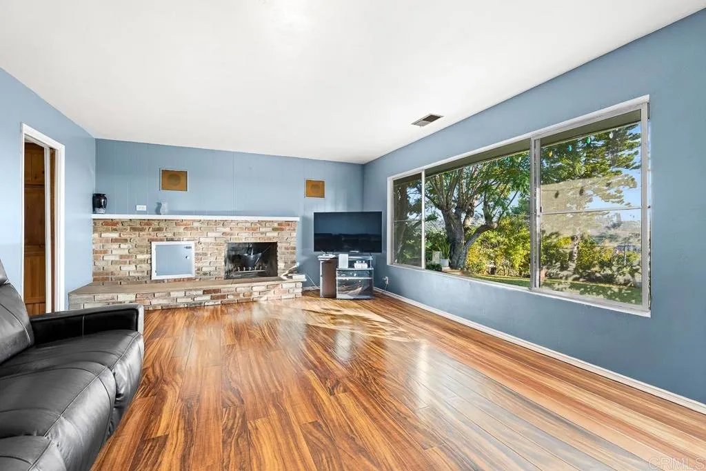 https://cdn.realtyfeed.com/cdn/127/306587636/73e59c7246f494d1fe3c3342214a8f8d.webp