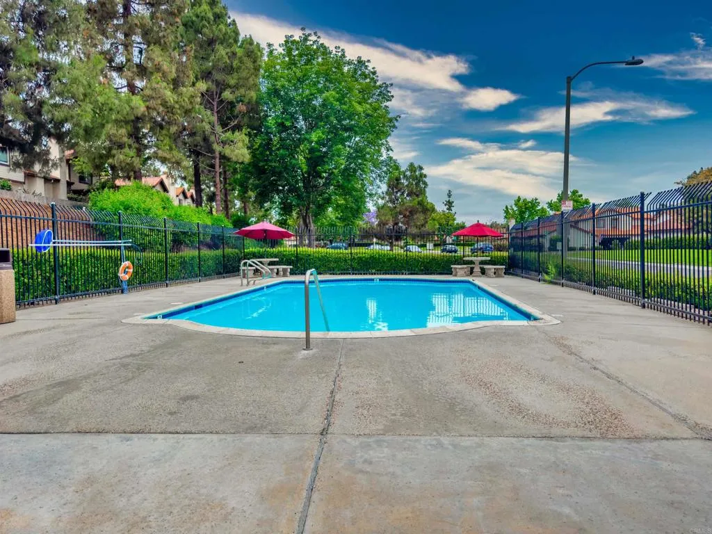 https://cdn.realtyfeed.com/cdn/127/306587766/204cfb612f27425061a4892b178fdea2.webp