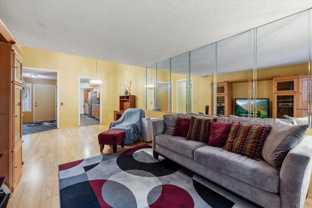 https://cdn.realtyfeed.com/cdn/127/306587766/adba49303c8586cd413422df56430607.webp