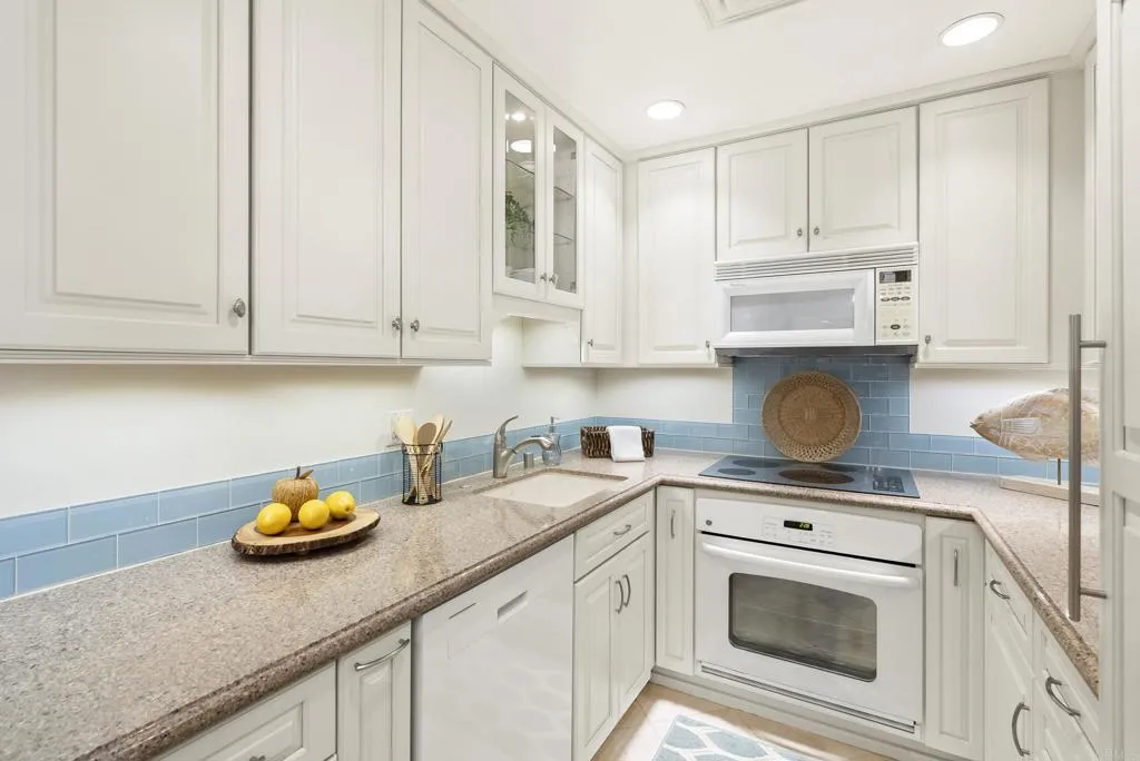 https://cdn.realtyfeed.com/cdn/127/306587777/420e5559f8ca600083377894a700b4b7.webp