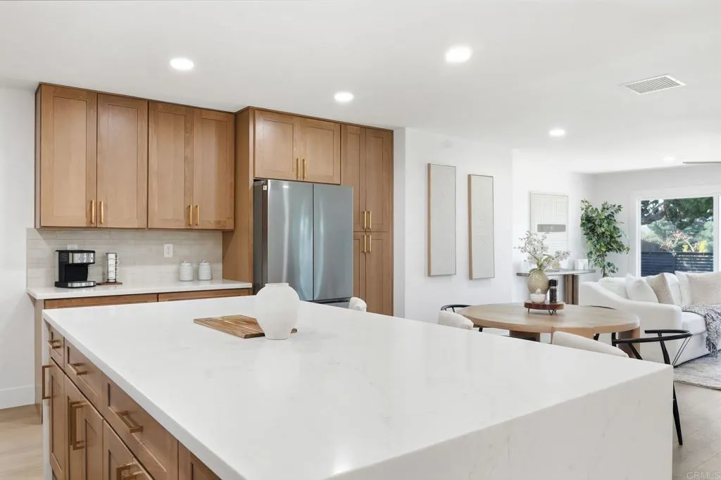 https://cdn.realtyfeed.com/cdn/127/306587788/9edce0112576585b354038c6461e14df.webp