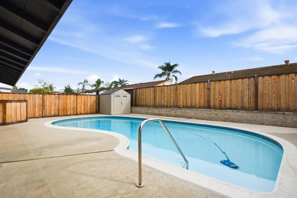 https://cdn.realtyfeed.com/cdn/127/306587830/705ef43f88816176068f517c67c95f93.webp