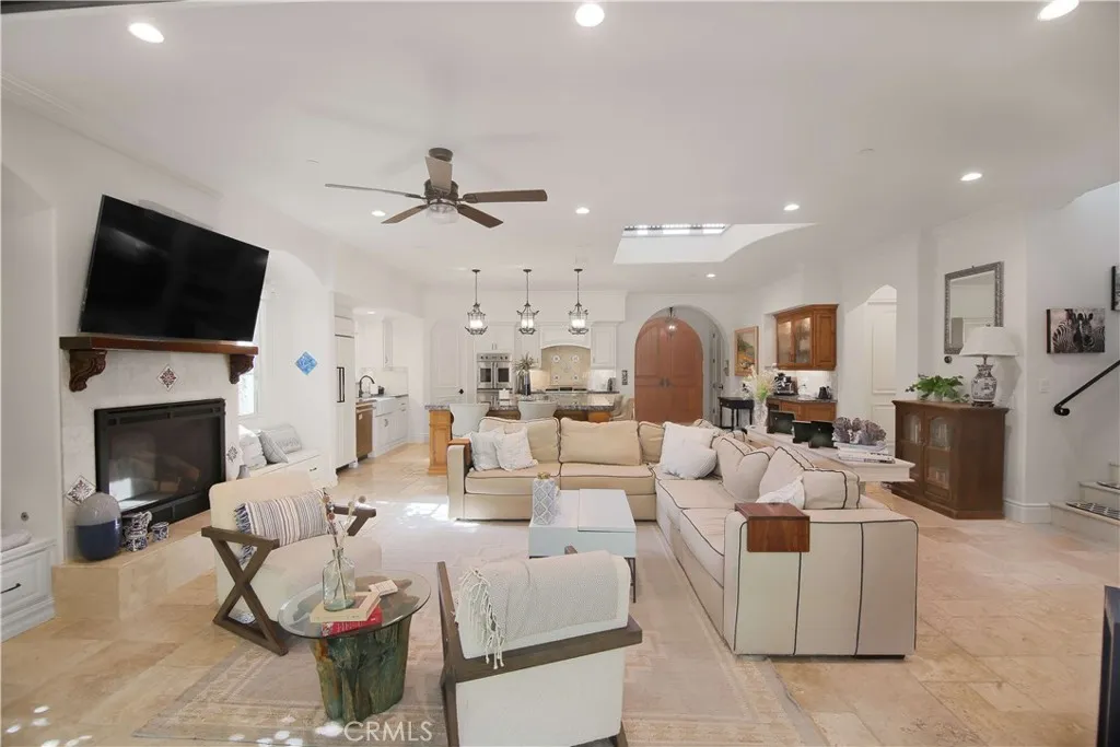 https://cdn.realtyfeed.com/cdn/127/306587867/74f92842c97eb4a5c8448c560d11f306.webp