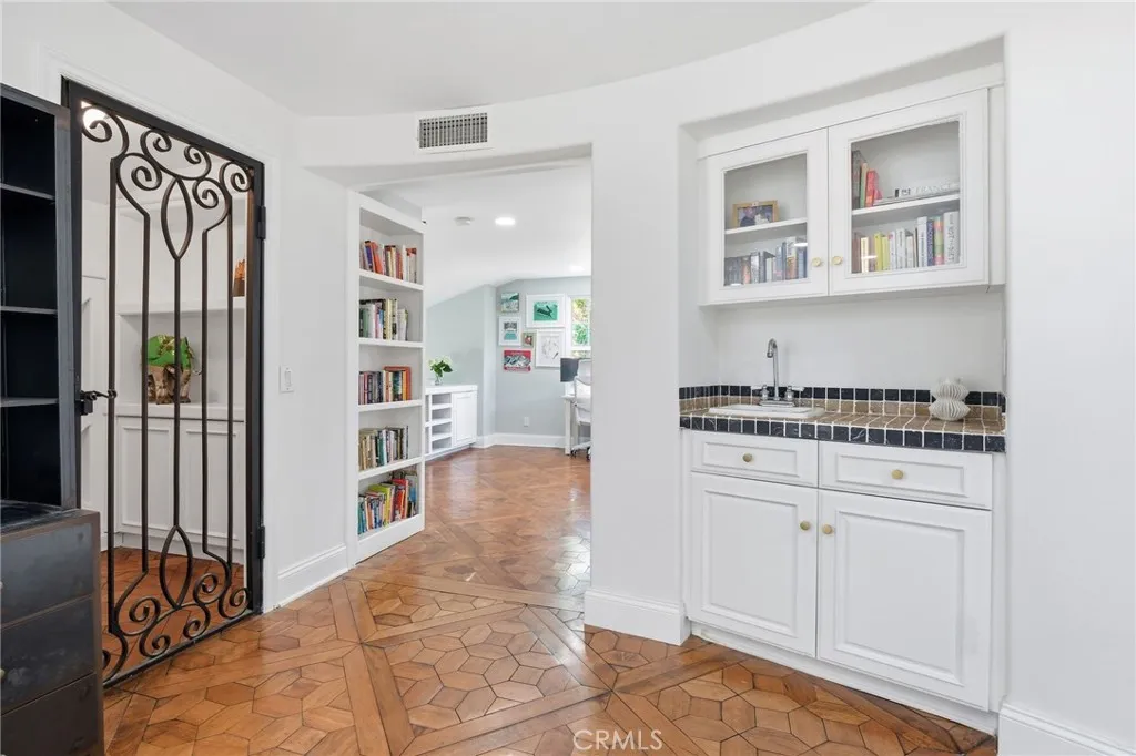 https://cdn.realtyfeed.com/cdn/127/306587956/1256184a4729ffa1ab3680faf5bee8e4.webp