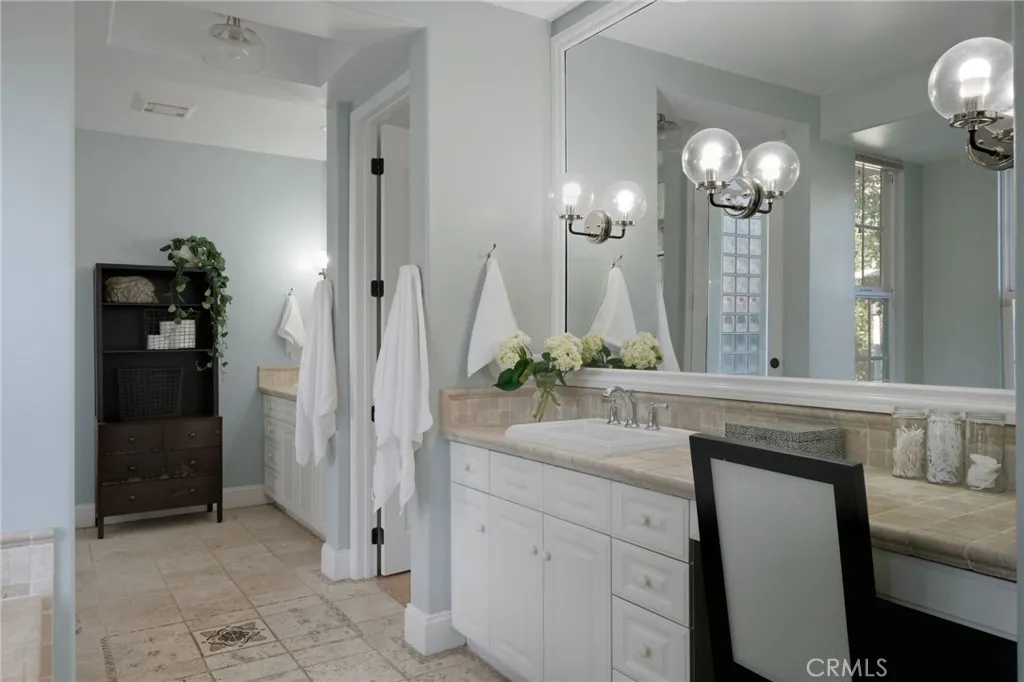 https://cdn.realtyfeed.com/cdn/127/306587956/b3e9445544ce2aa60dba46544036684f.webp
