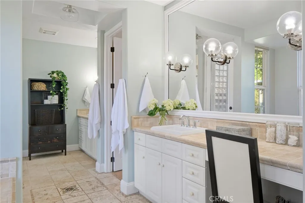https://cdn.realtyfeed.com/cdn/127/306587956/e4267a1f1ce1b0aab1db1da41001c4db.webp