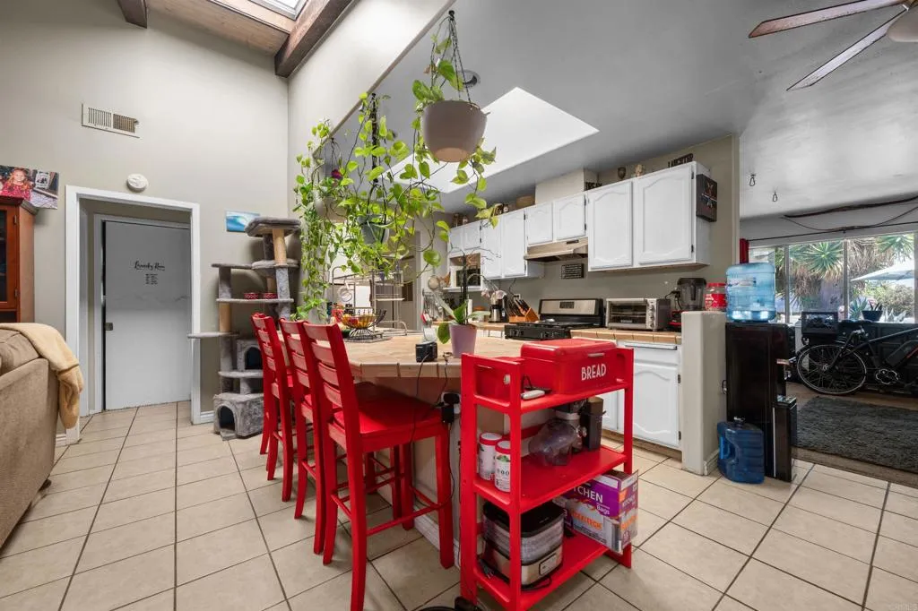 https://cdn.realtyfeed.com/cdn/127/306588103/9784b6784777d8eeb84a590708cab55b.webp
