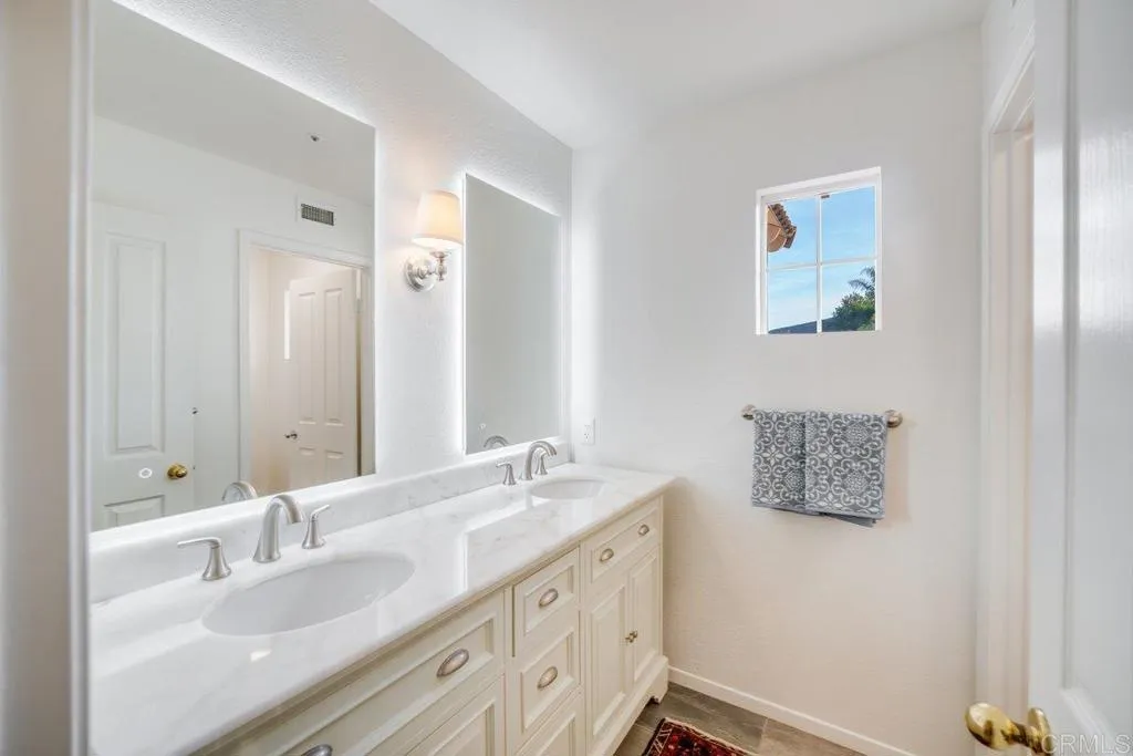 https://cdn.realtyfeed.com/cdn/127/306588119/89faf2615962a75dbabb426f5ac1b57b.webp