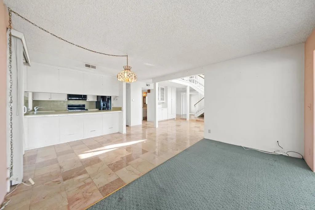 https://cdn.realtyfeed.com/cdn/127/306588183/5a8a001a73d639190a7d3ca60e2756d7.webp