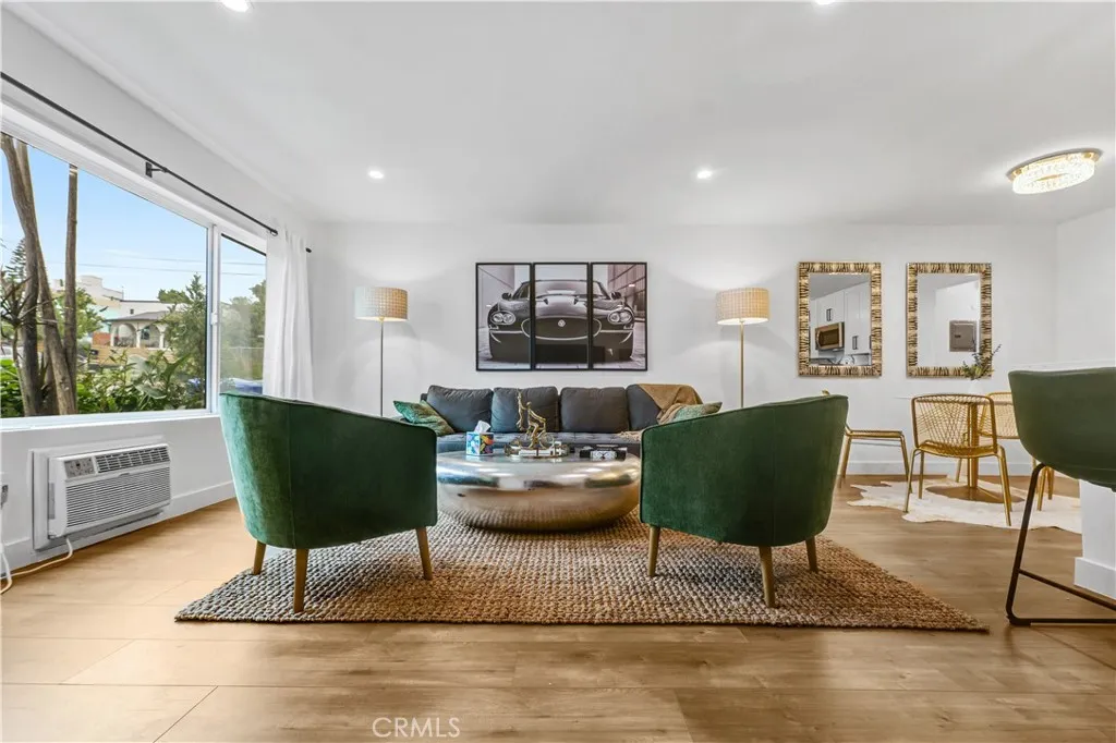 Los Angeles, CA 90004