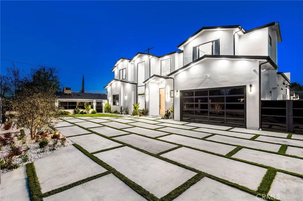 Woodland Hills, CA 91367