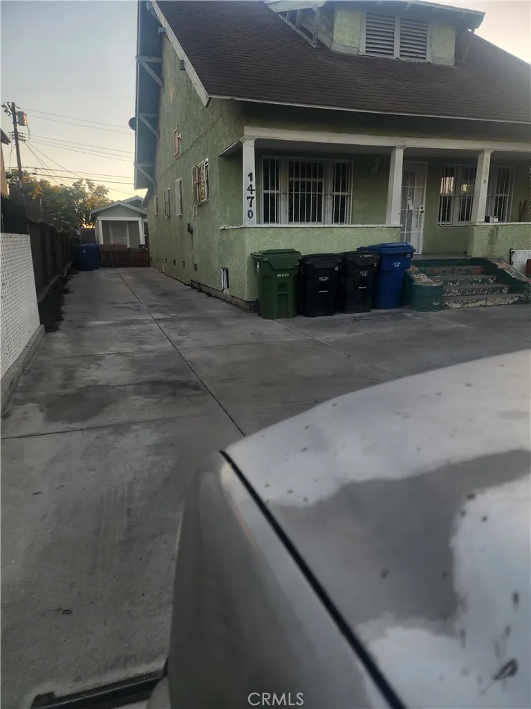 Los Angeles, CA 90011