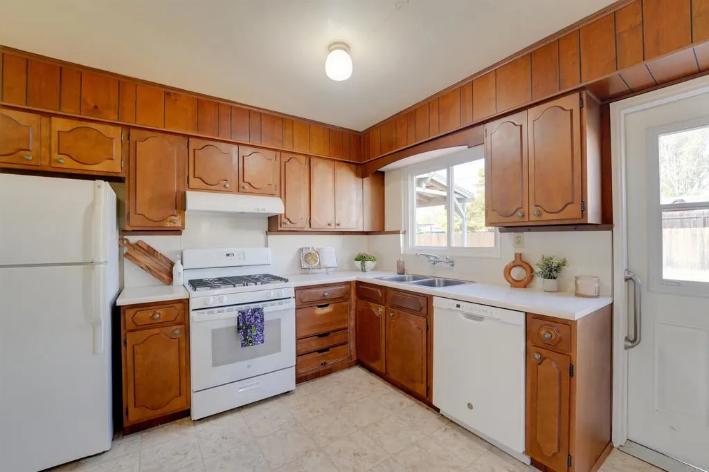 https://cdn.realtyfeed.com/cdn/127/306588483/abfda4420dcddab959f57d6381b5f502.webp