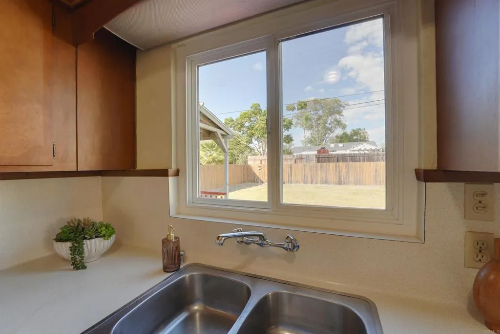 https://cdn.realtyfeed.com/cdn/127/306588483/cf432f21cc6eb7623c218fda2c0cd6de.webp