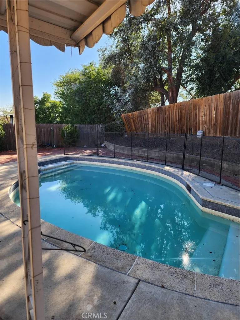 https://cdn.realtyfeed.com/cdn/127/306588540/94141c441a9e4588717f8b539e3f99b8.webp