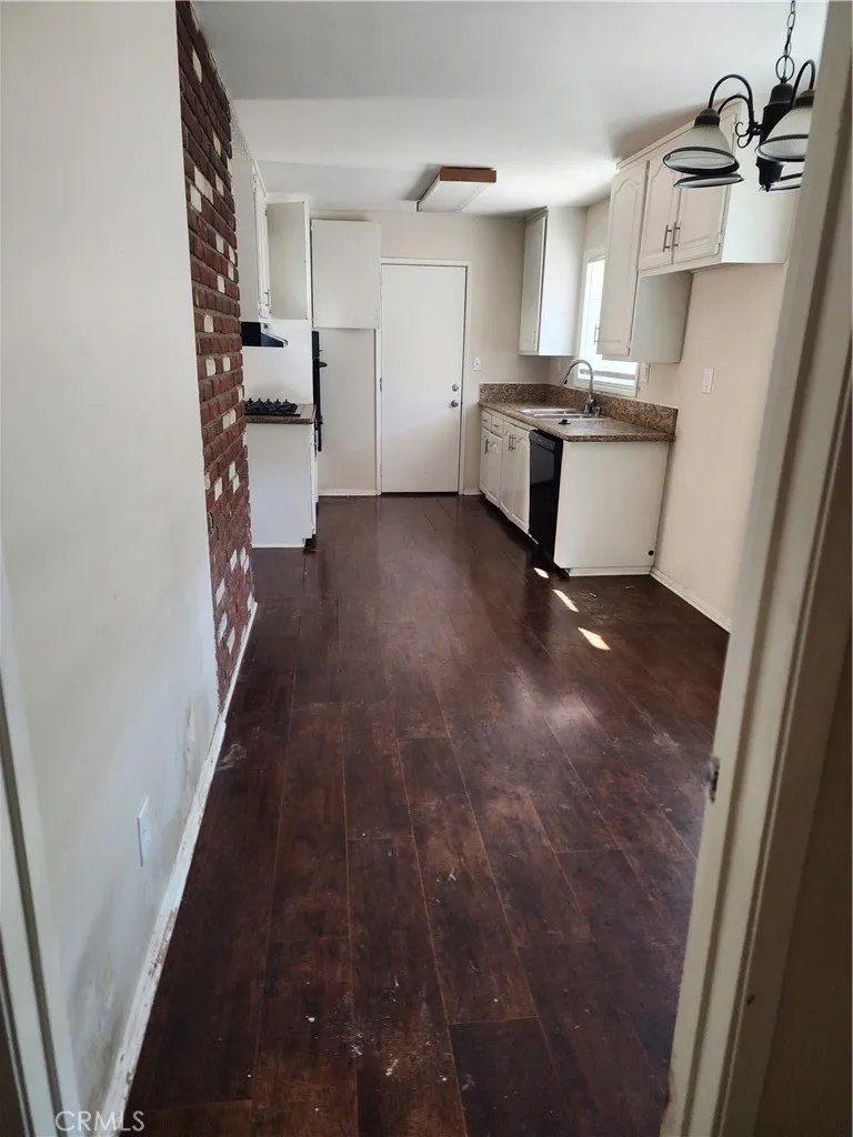https://cdn.realtyfeed.com/cdn/127/306588540/c6ca6b91061e76a88e55a0edc1a6c9e1.webp