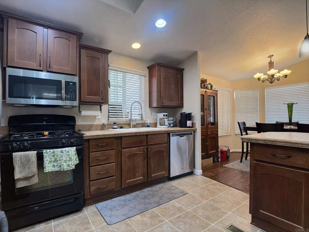 https://cdn.realtyfeed.com/cdn/127/306588578/562d28838177c4b006457da64d5c8f33.webp